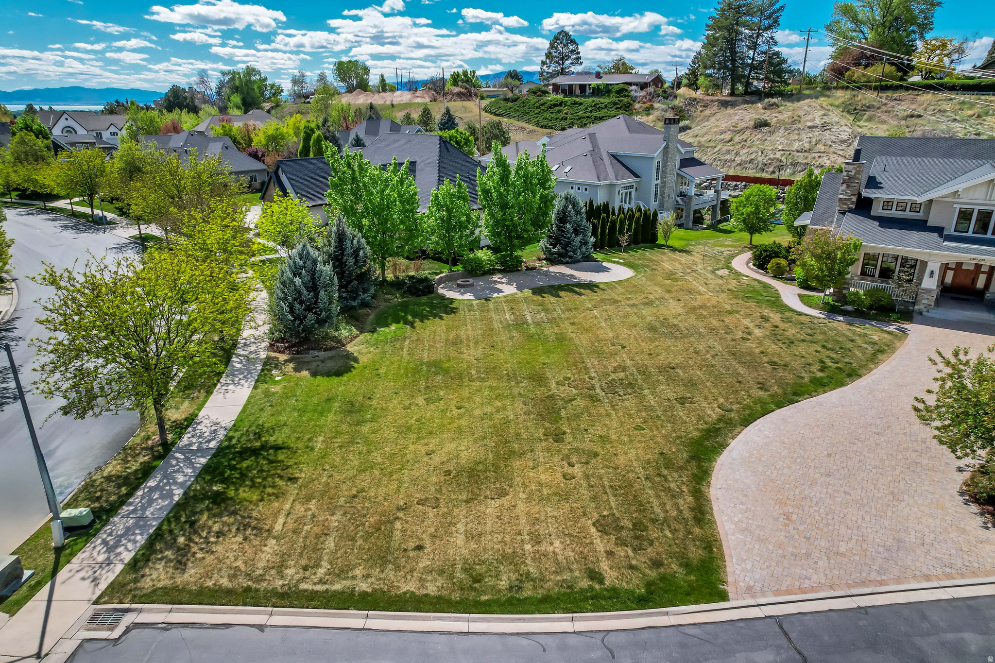 THE GABLES AT GRANDVIEW - Land