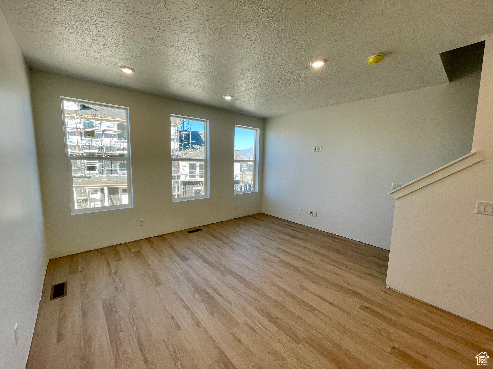 BEACON POINTE - Residential