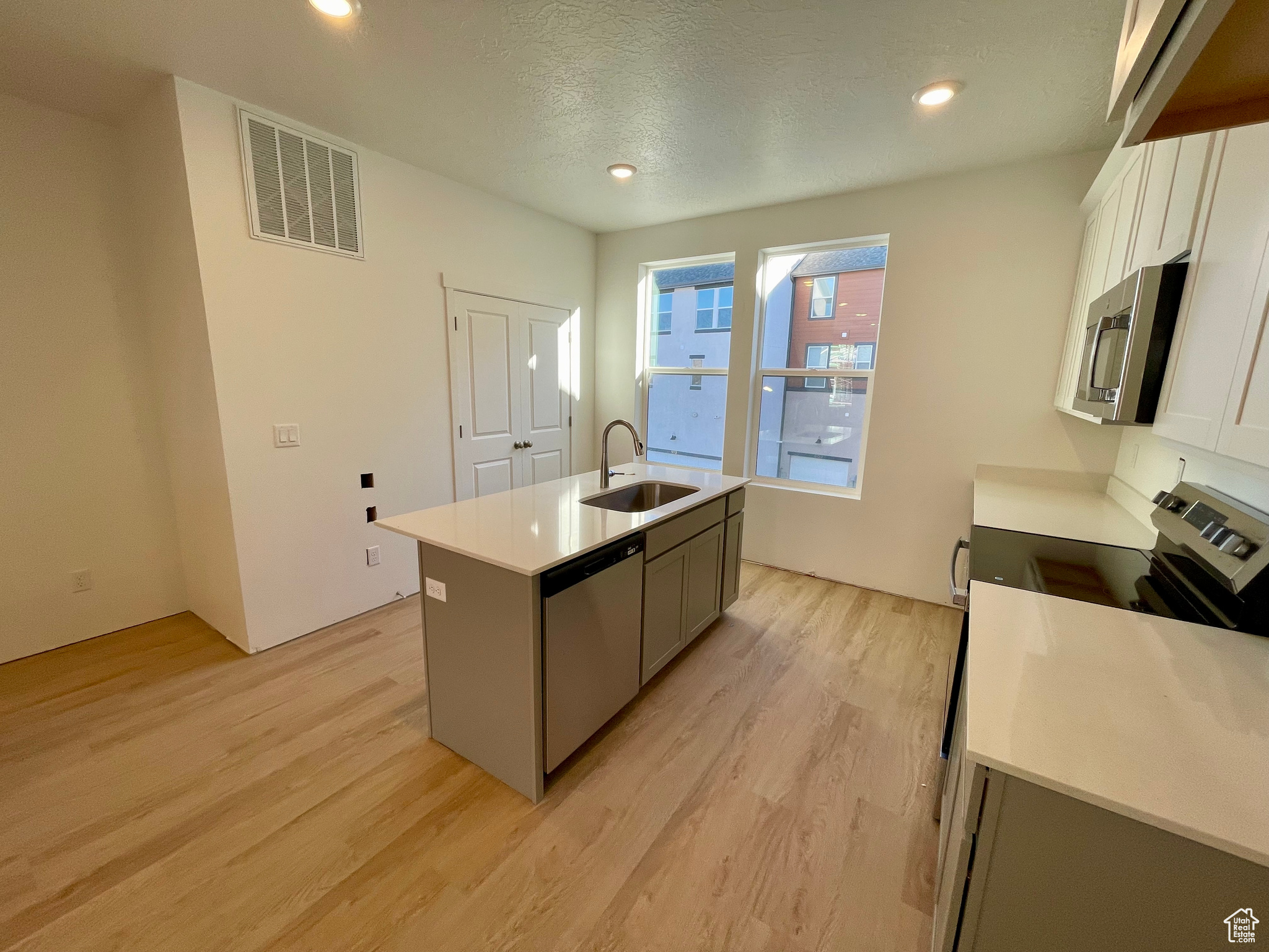 BEACON POINTE - Residential