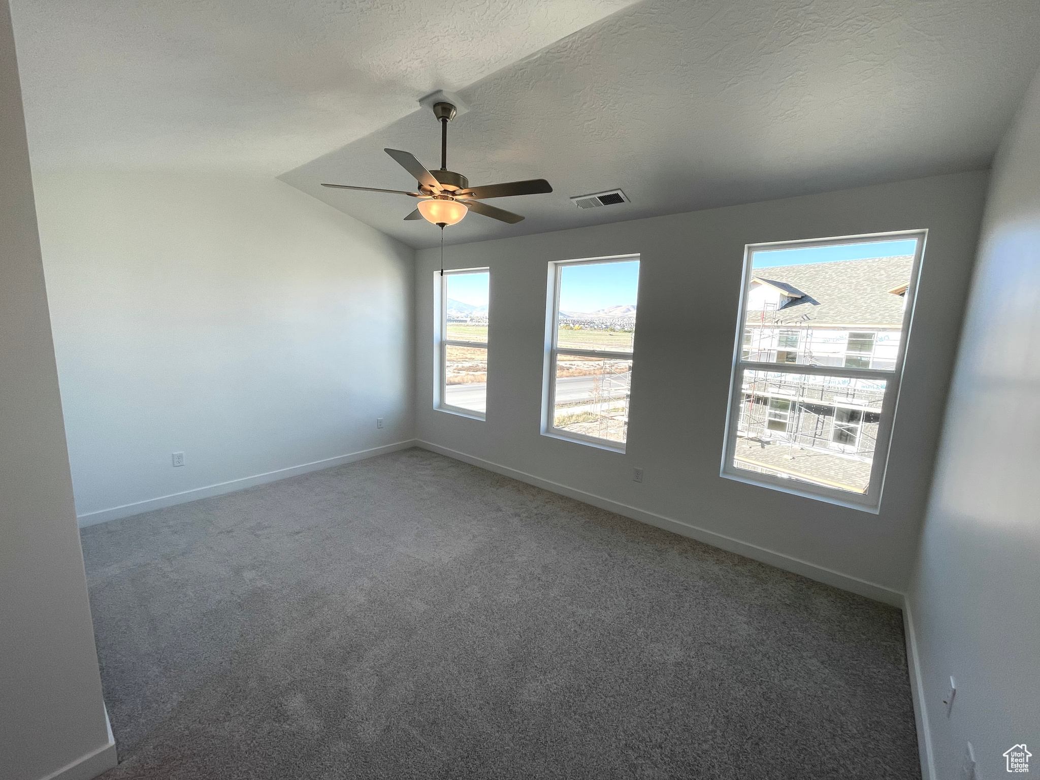 BEACON POINTE - Residential