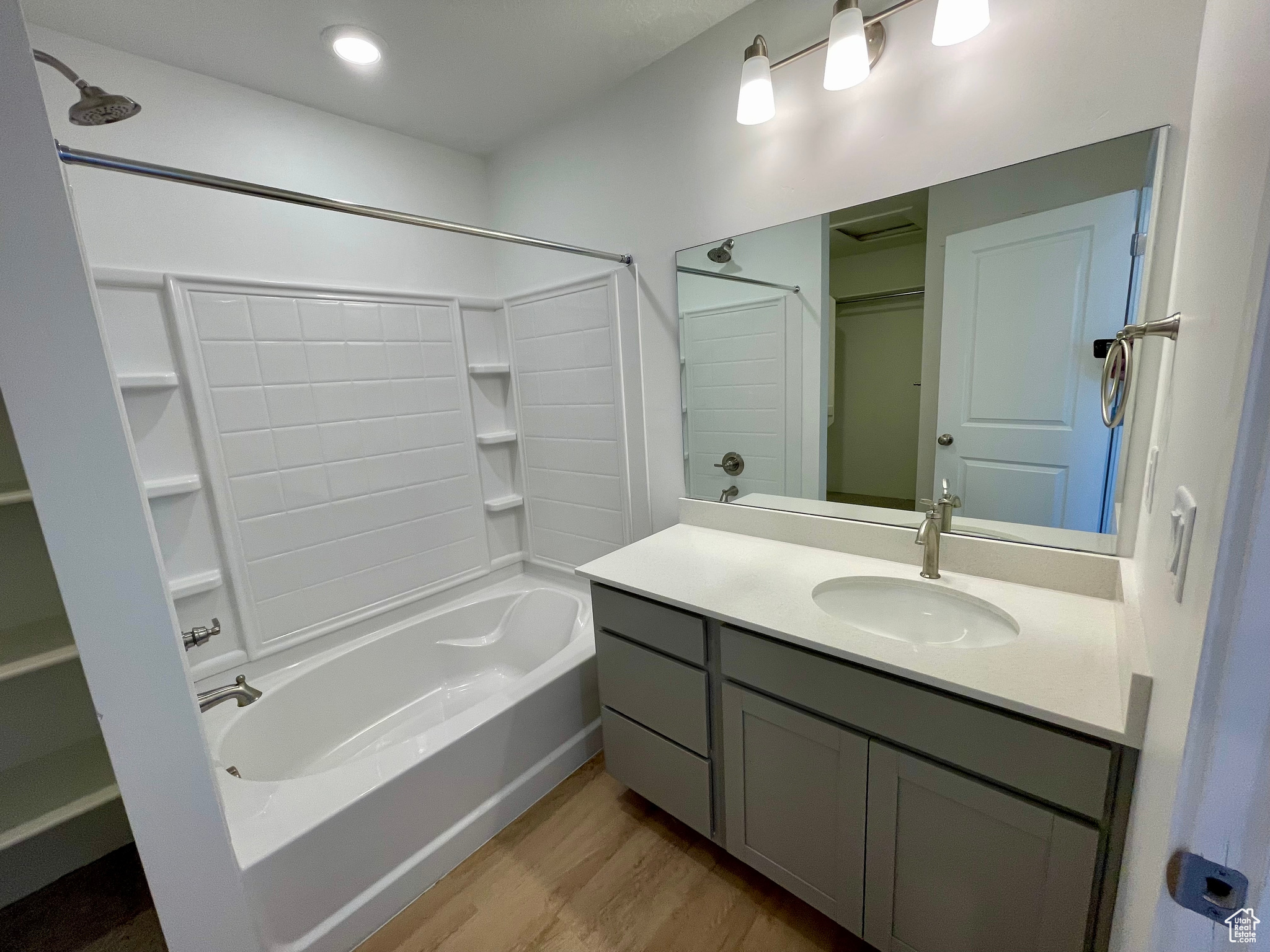 BEACON POINTE - Residential