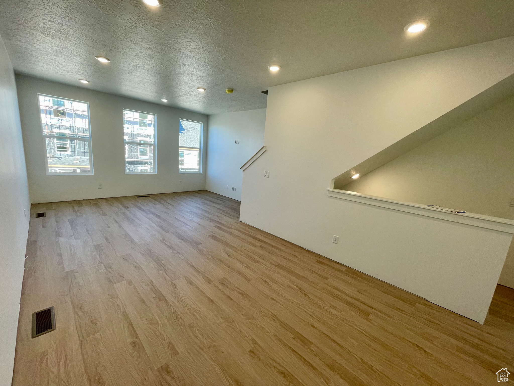 BEACON POINTE - Residential