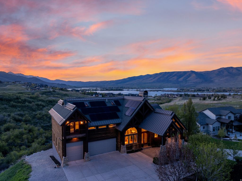 Photo of 6438 E SUMMIT CV, Huntsville, UT 84317 (MLS # 2153802)