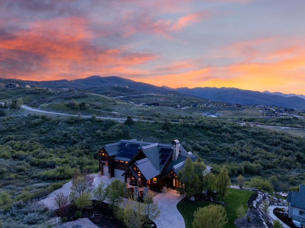 Photo of 6438 E SUMMIT CV, Huntsville, UT 84317 (MLS # 2153802)