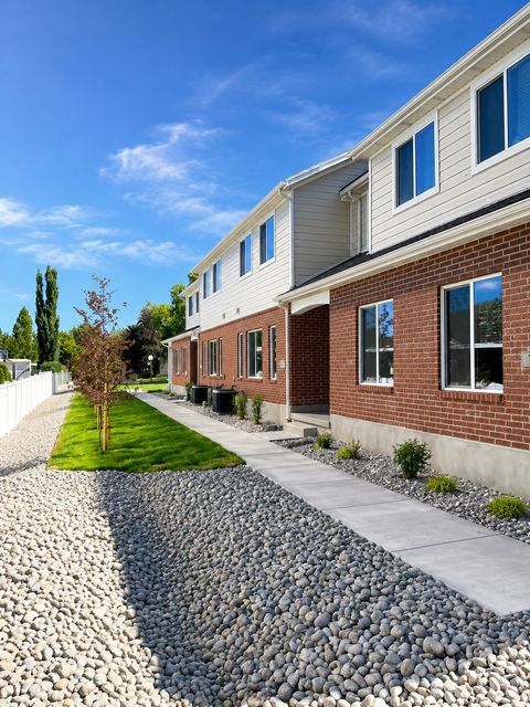 Townhouse For Sale - 765 N Pheasantbrook Dr #2C<br/> Centerville, UT 84014