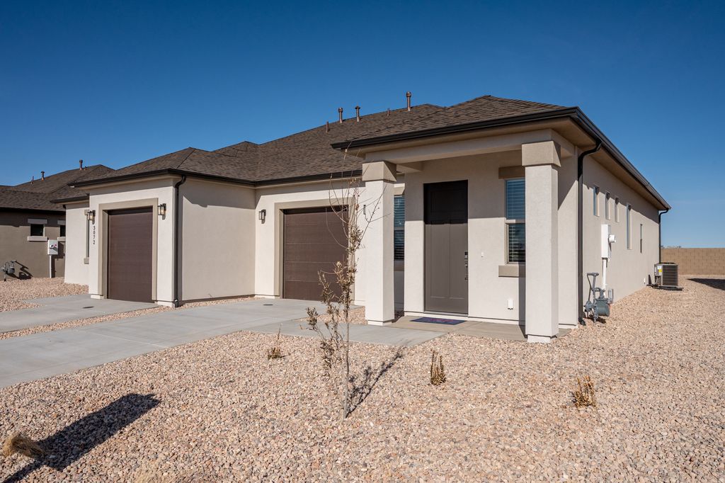 Photo of 3068 W RUNWAY DR, Cedar City, UT 84720 (MLS # 2134481)