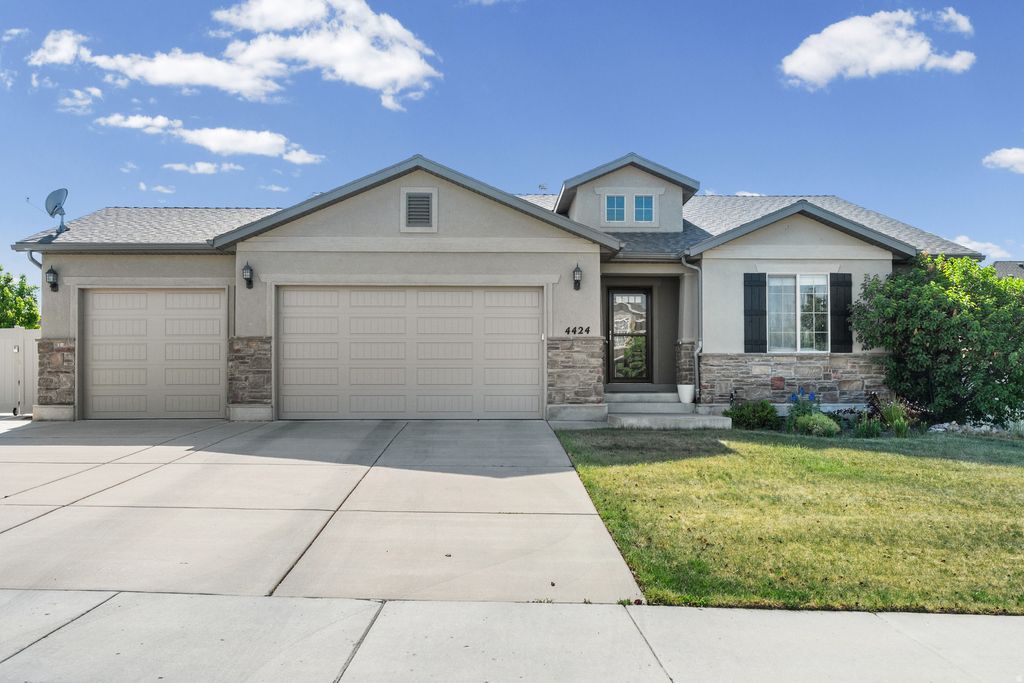 Photo of 4424 S VALLE VERDE DR, West Valley City, UT 84118 (MLS # 2157399)