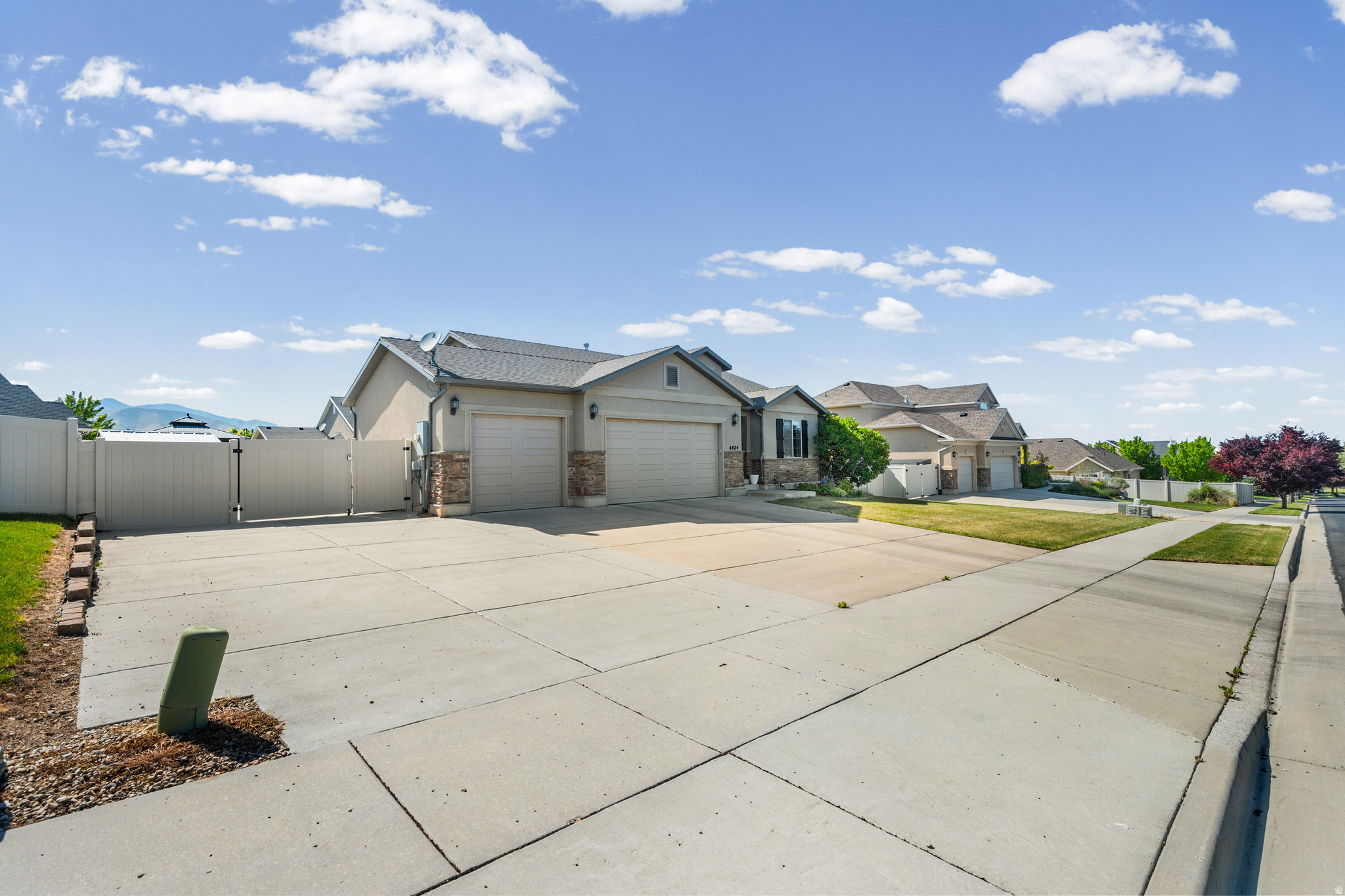 VALLEY FIELDS 451 - Residential