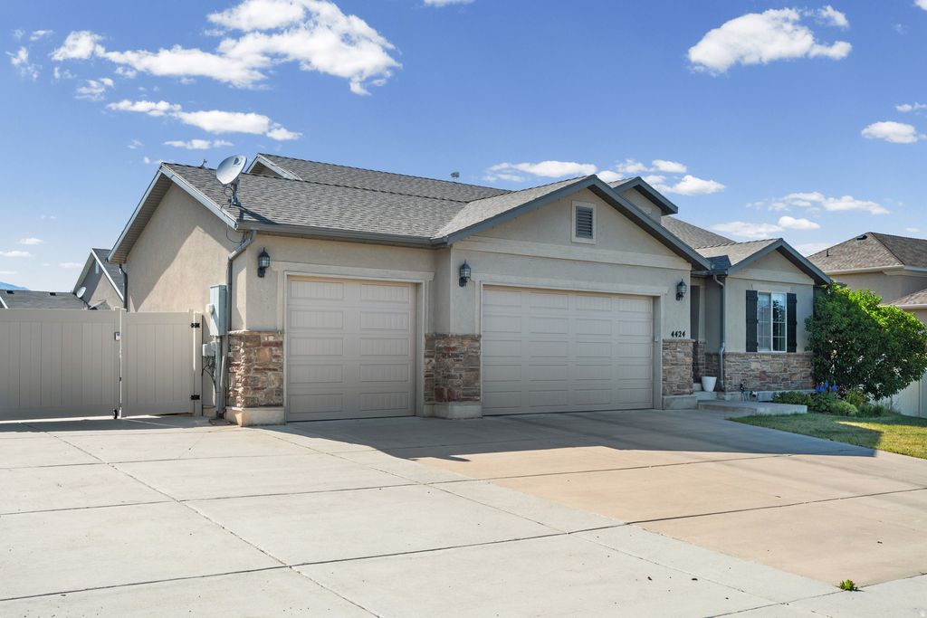 Photo of 4424 S VALLE VERDE DR, West Valley City, UT 84118 (MLS # 2157399)