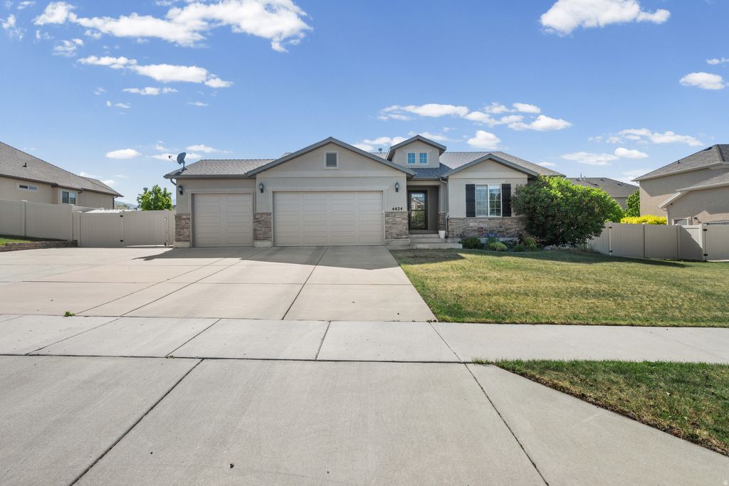 Photo of 4424 S VALLE VERDE DR, West Valley City, UT 84118 (MLS # 2157399)