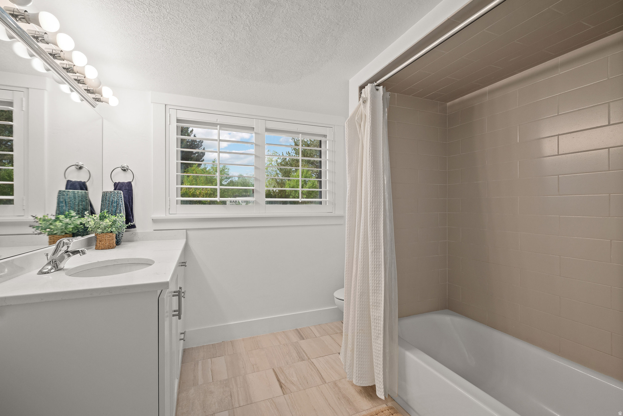 INDIAN HILLS - Residential