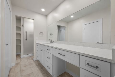 Tiny photo for 337 E PEACH LN S, Bountiful, UT 84010 (MLS # 2158909)