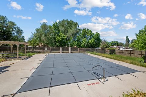 Tiny photo for 337 E PEACH LN S, Bountiful, UT 84010 (MLS # 2158909)
