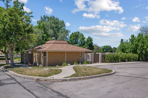 Tiny photo for 337 E PEACH LN S, Bountiful, UT 84010 (MLS # 2158909)