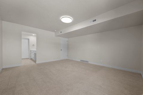 Tiny photo for 337 E PEACH LN S, Bountiful, UT 84010 (MLS # 2158909)