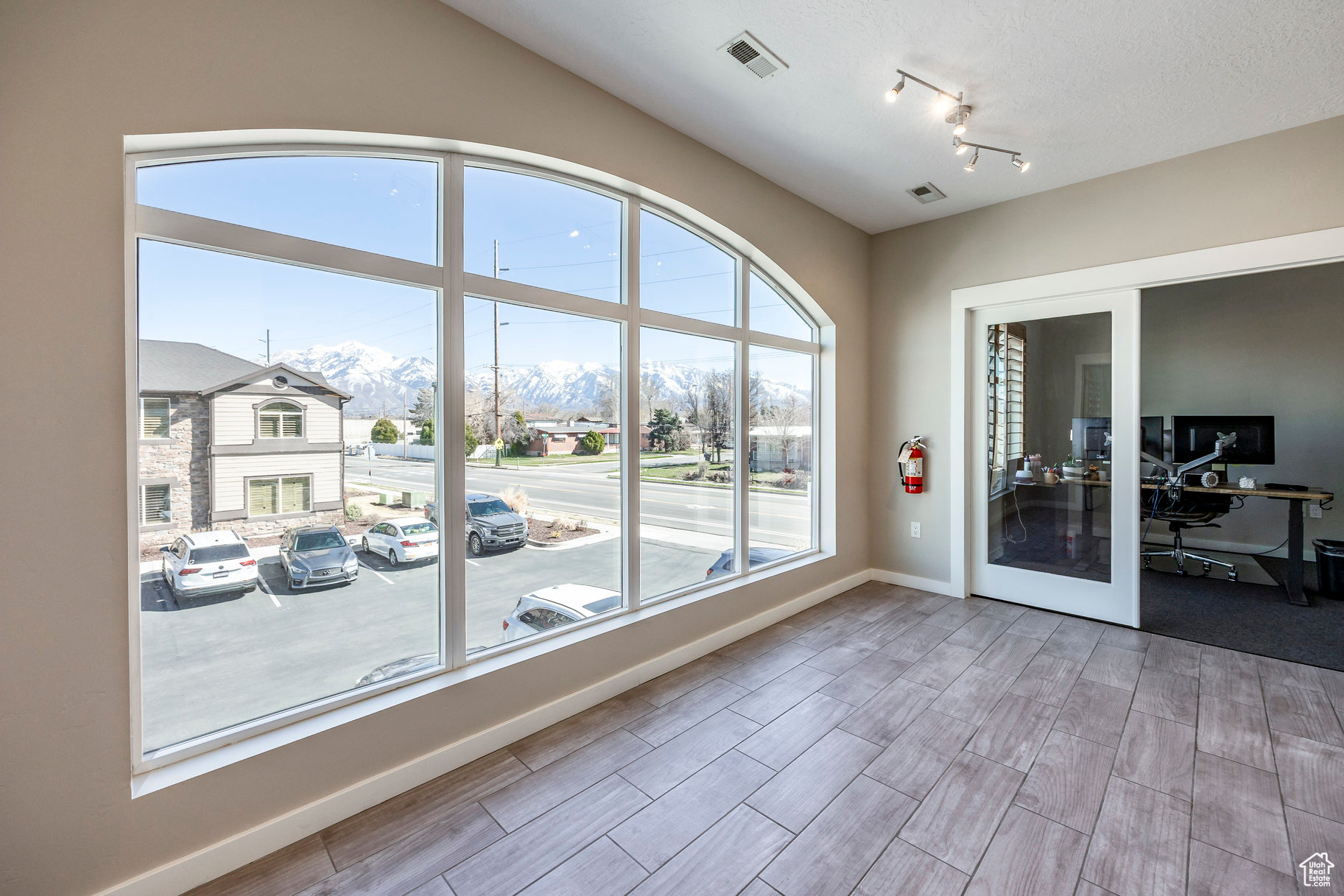 PARK - Commercial Sale