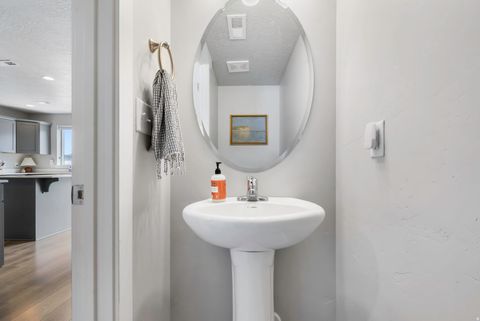 Tiny photo for 148 N 200 E, Salem, UT 84653 (MLS # 2147801)