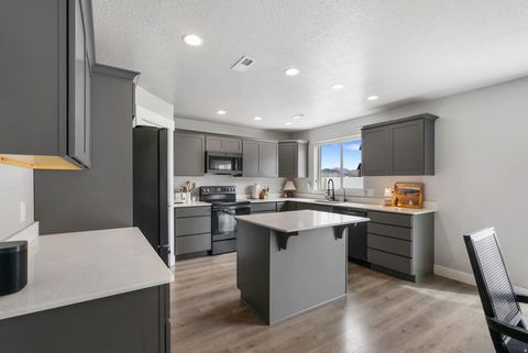 Tiny photo for 148 N 200 E, Salem, UT 84653 (MLS # 2147801)