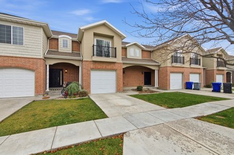 Photo of 263 E SUNSHINE DR N, Saratoga Springs, UT 84043 (MLS # 2129072)