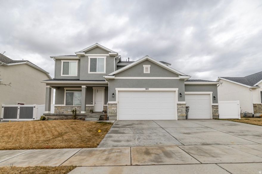 Here we have a Cranford offering 4 bedrooms 2 and a half baths! Beautiful home, fully landscaped and in pristine condition! It's located in the orchards division and has no HOA.