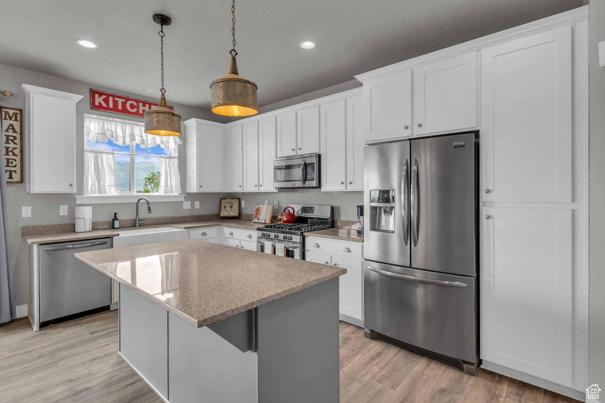 EAGLE POINT - Residential
