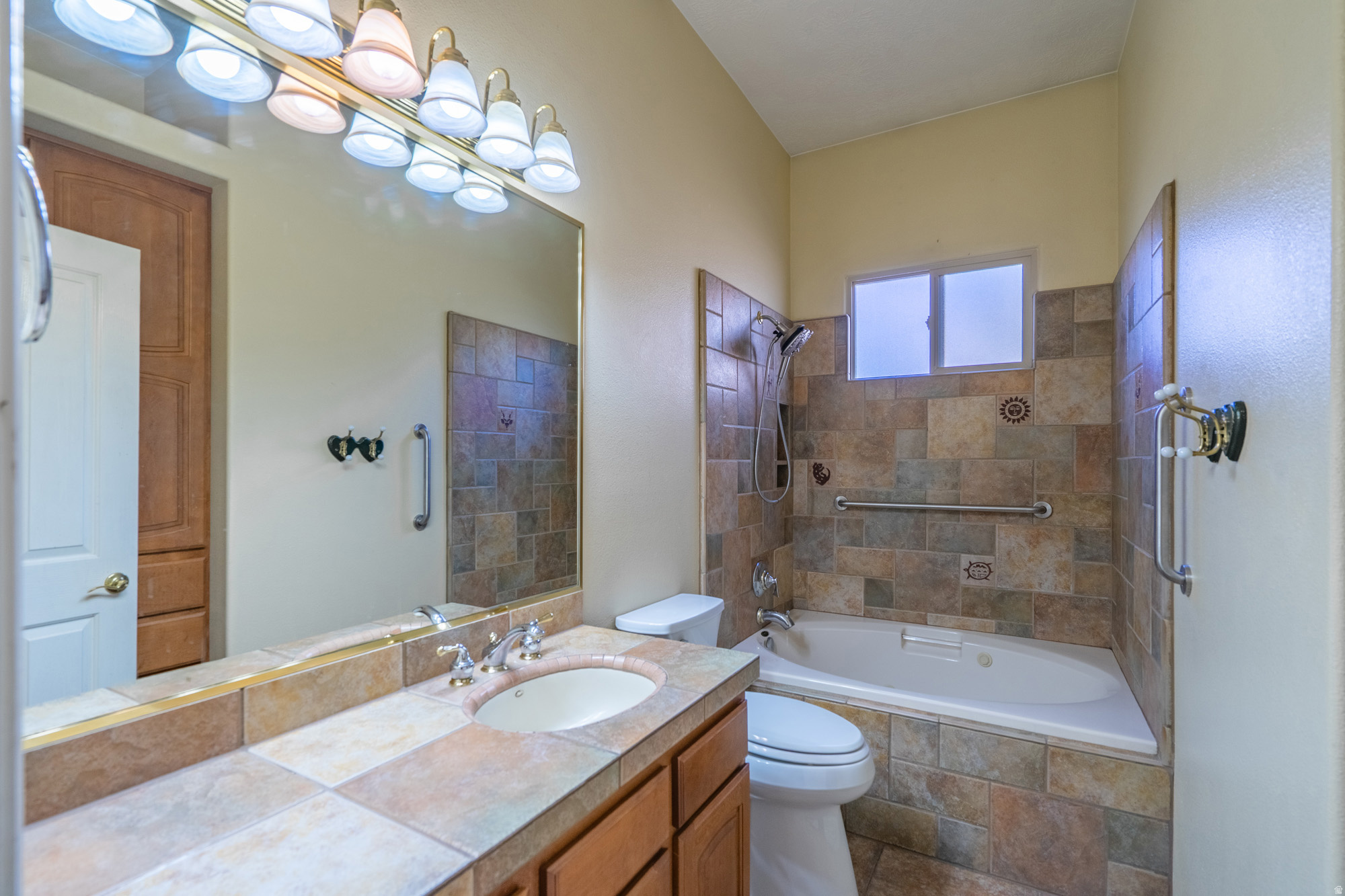 PARADISE CANYON 4 - Residential