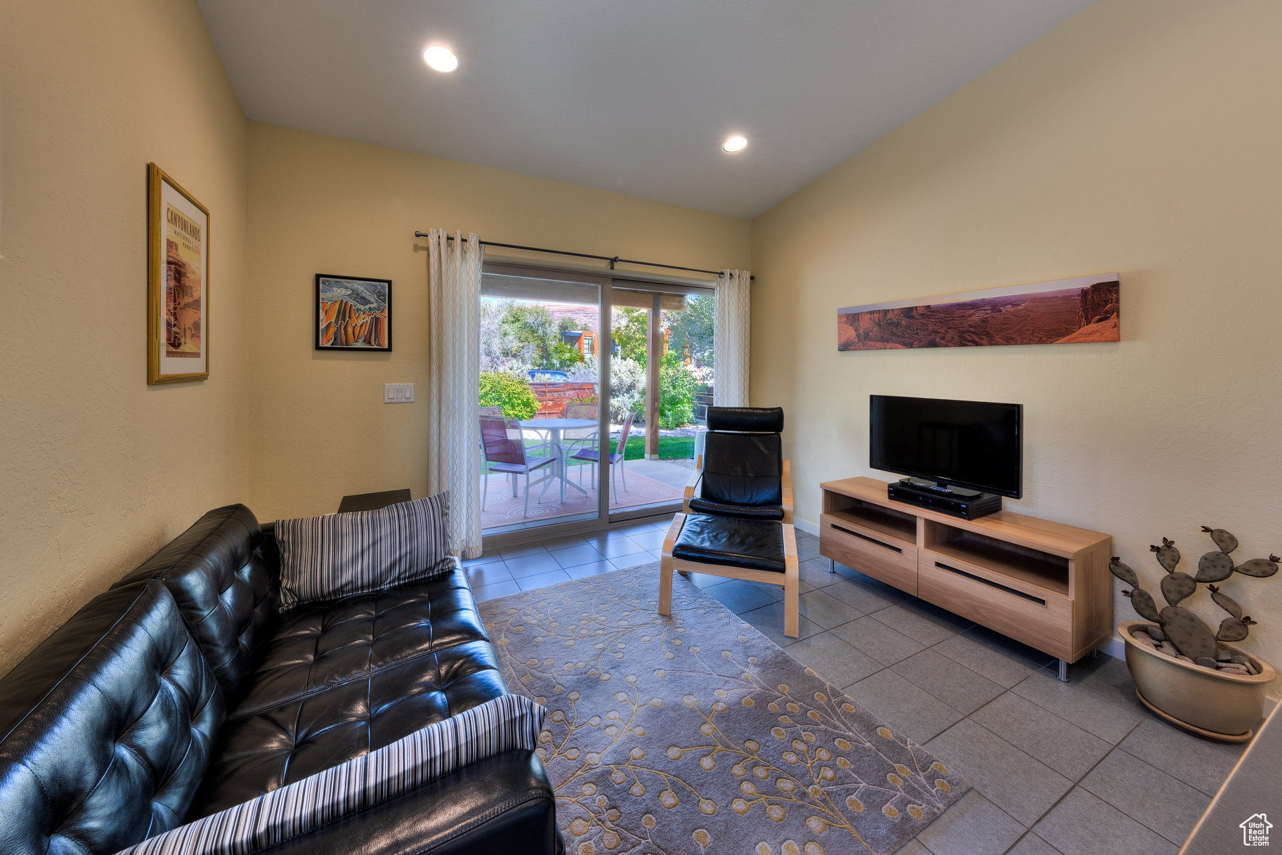 WESTSIDE FLATS - Residential Income