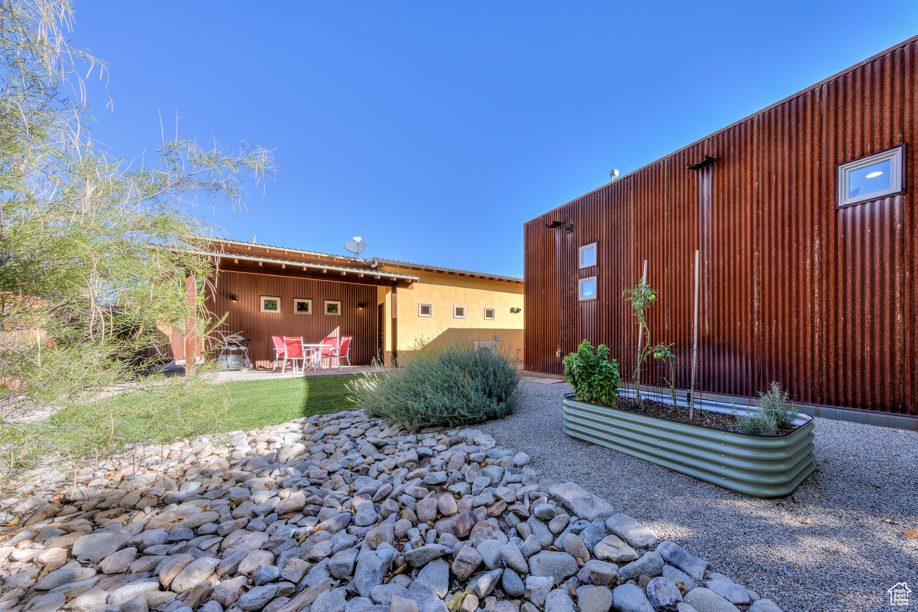 WESTSIDE FLATS - Residential Income