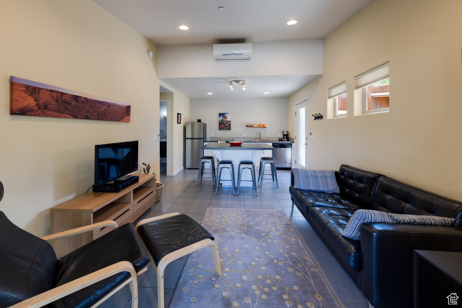 WESTSIDE FLATS - Residential Income