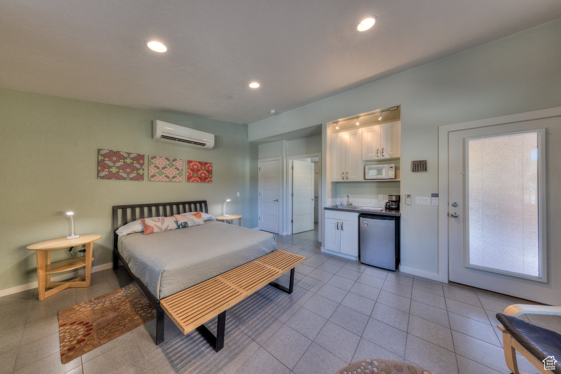 WESTSIDE FLATS - Residential Income