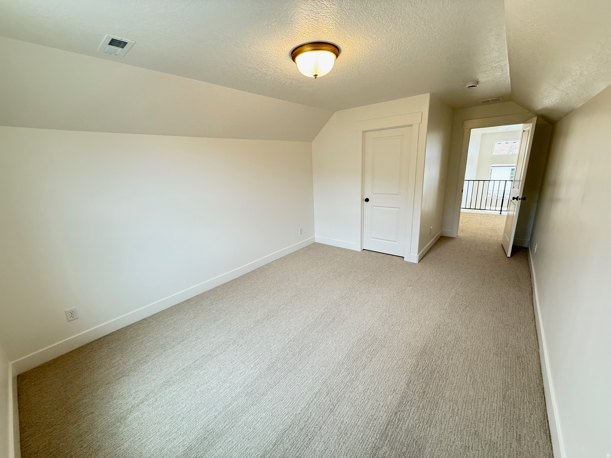 BROAD HOLLOW - Residential