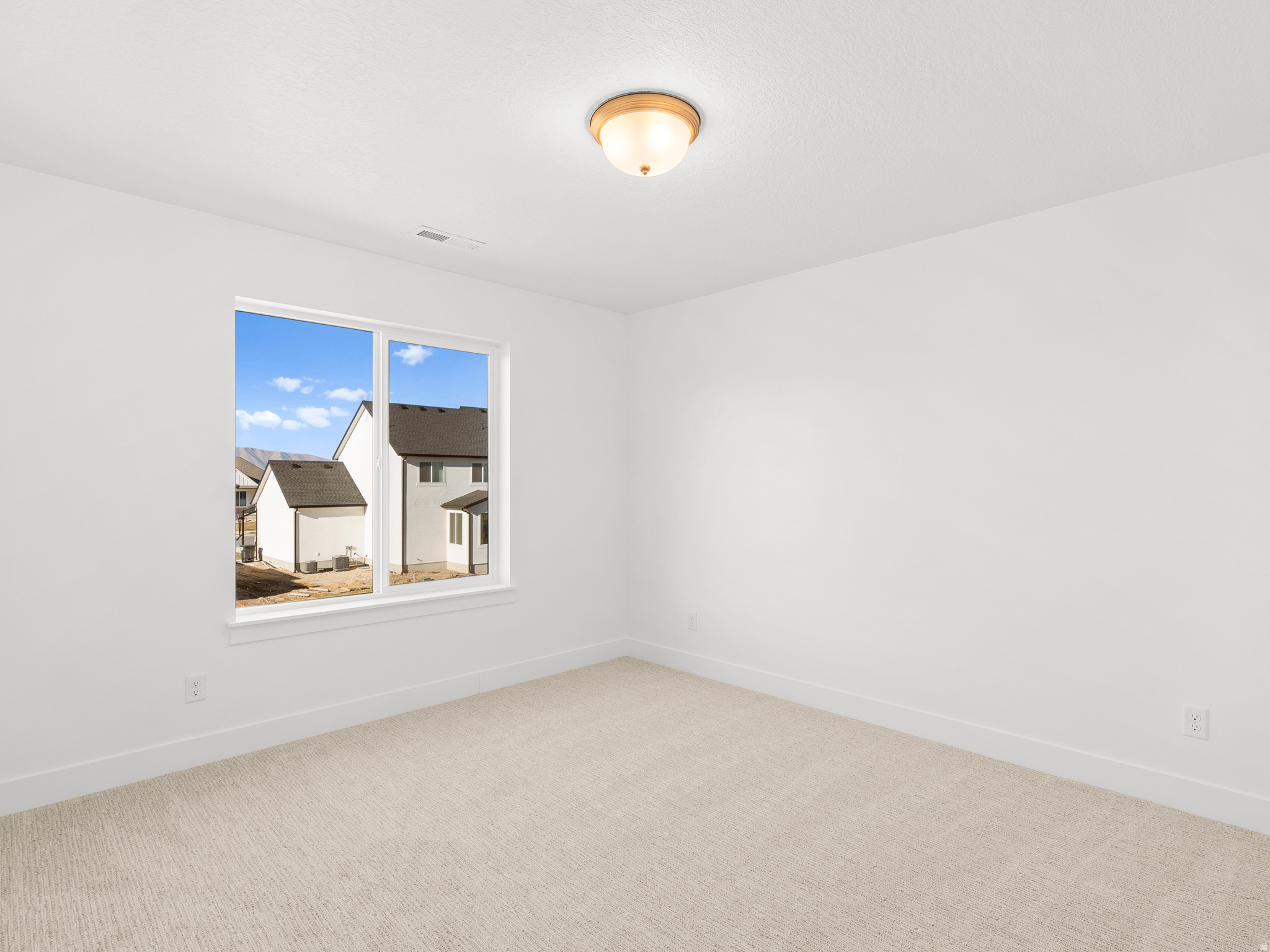 BROAD HOLLOW - Residential