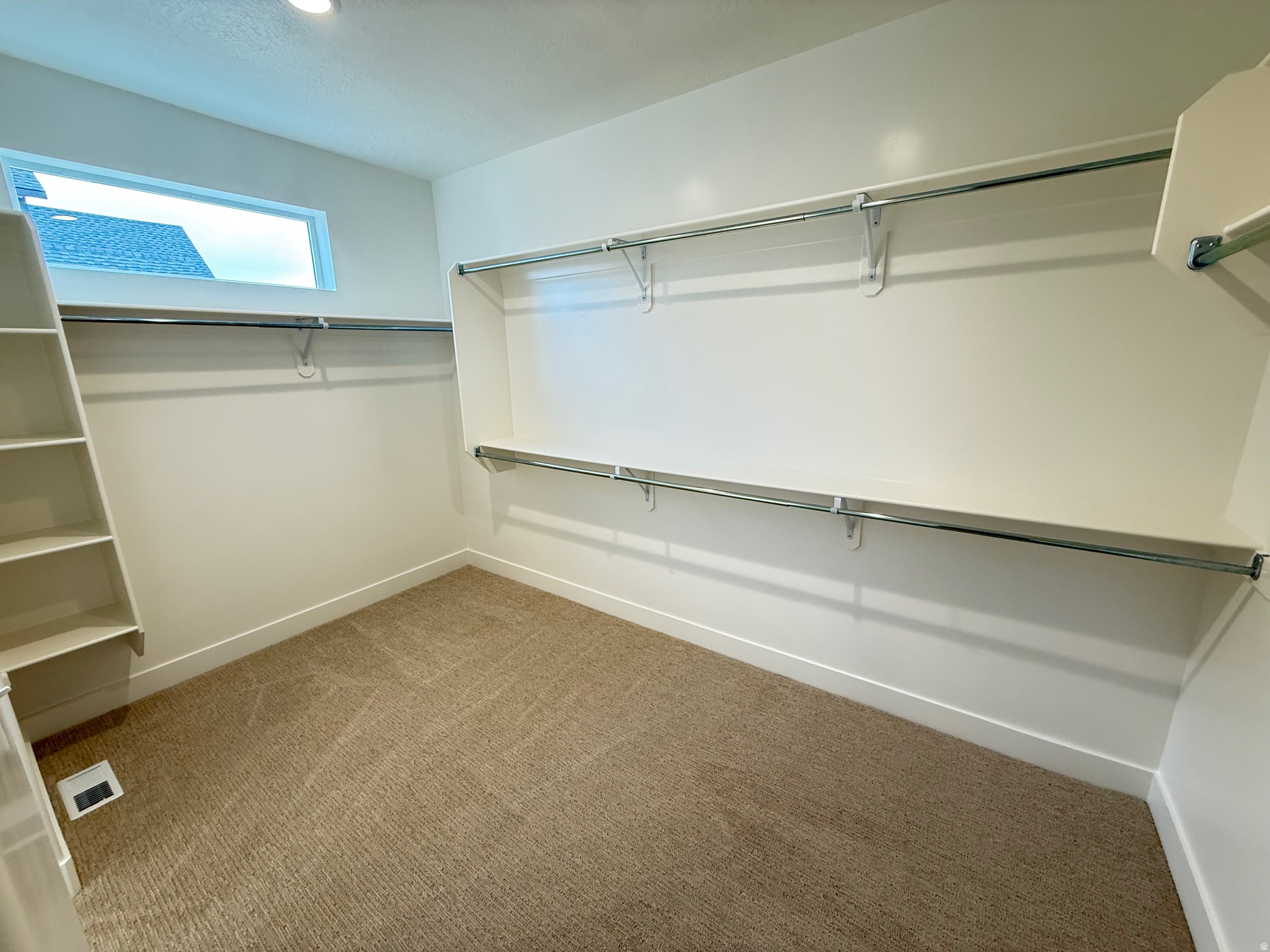 BROAD HOLLOW - Residential