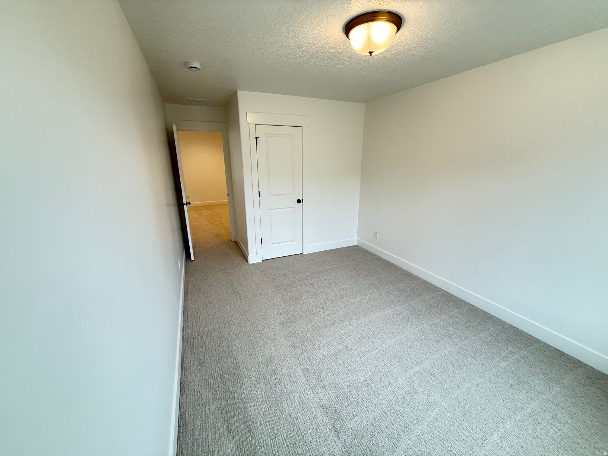 BROAD HOLLOW - Residential