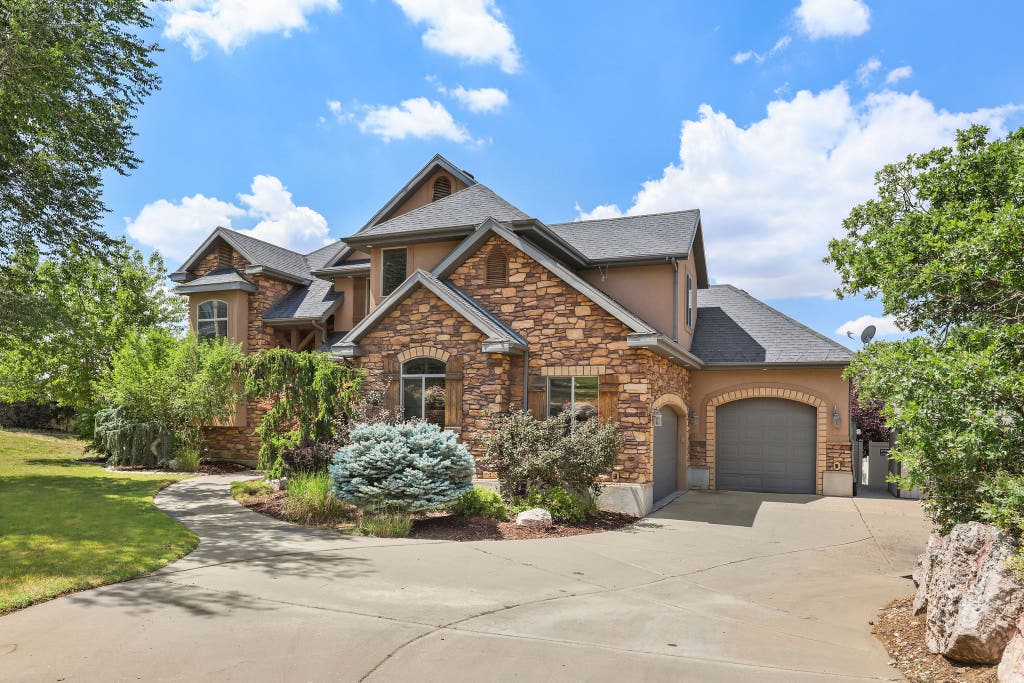 Photo of 3150 E 25 S, Layton, UT 84040 (MLS # 2175793)