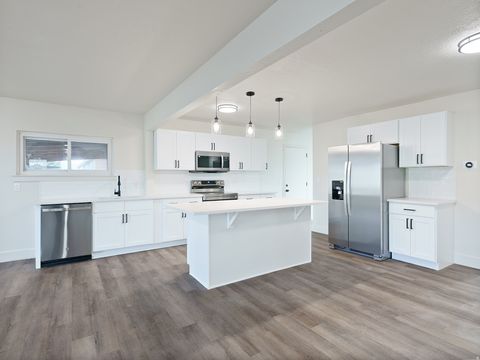 Photo of 5229 S KINGSWOOD DR, Taylorsville, UT 84129 (MLS # 2132527)