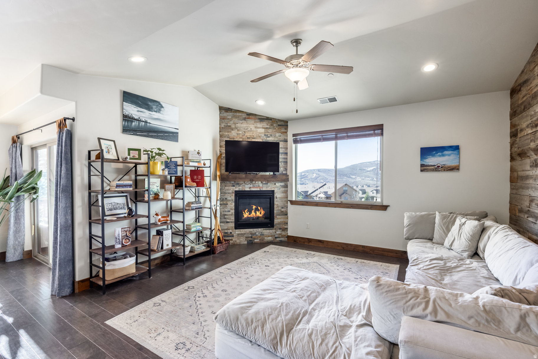 BLACK ROCK RIDGE - Residential