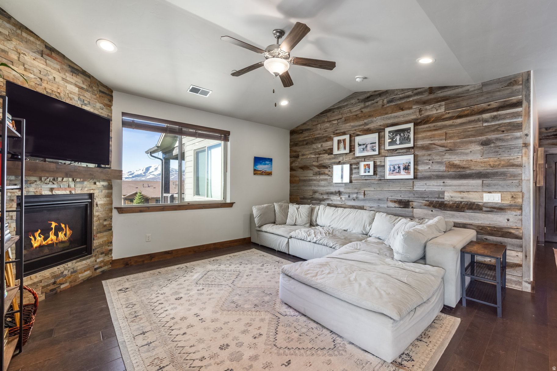 BLACK ROCK RIDGE - Residential