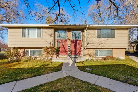 Tiny photo for 2569 E CANTERBURY LN, Cottonwood Heights, UT 84121 (MLS # 2125929)
