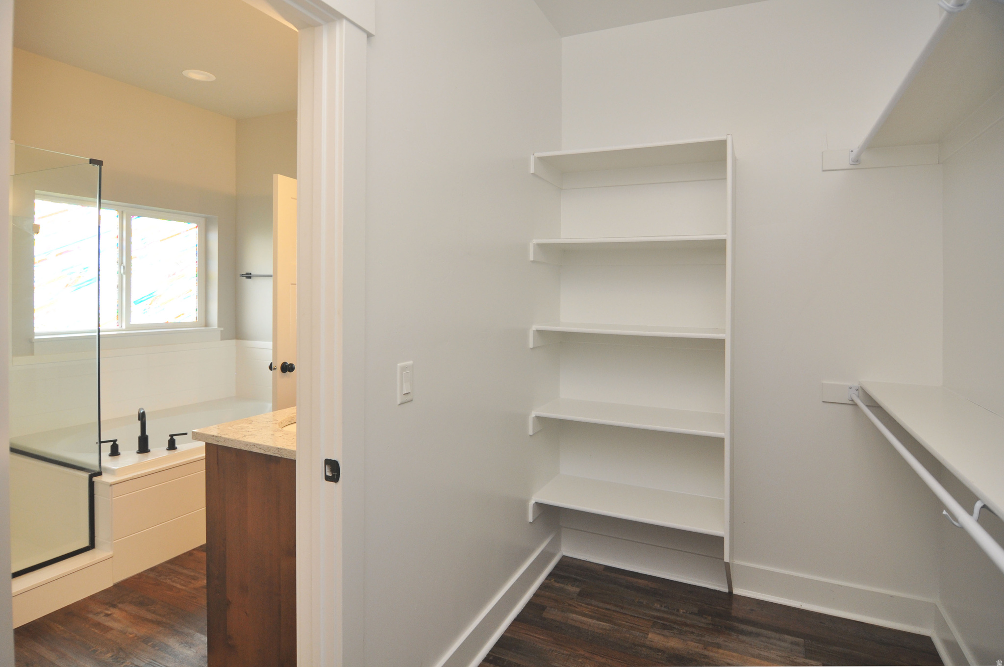 HENRY FLATS - Residential