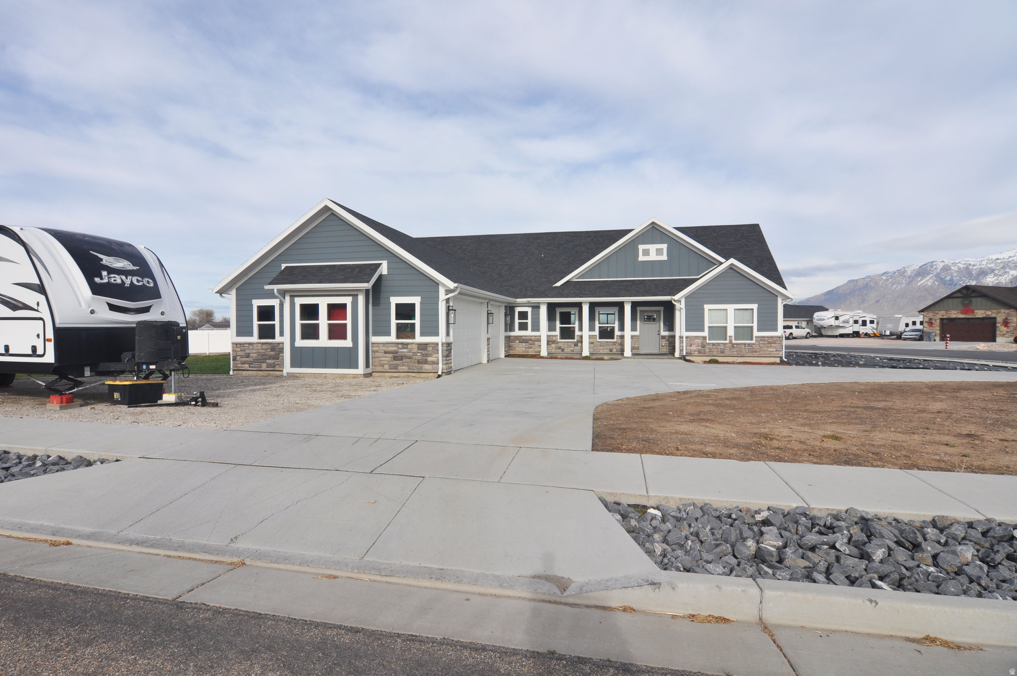 HENRY FLATS - Residential