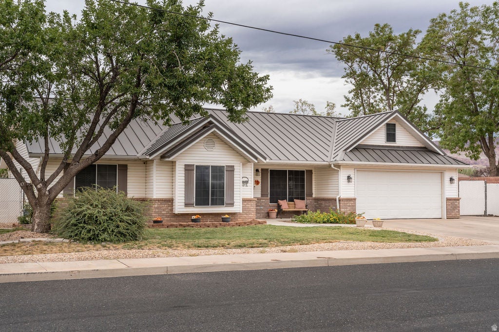 Photo of 89 E 1050 N, Hurricane, UT 84737 (MLS # 2186828)