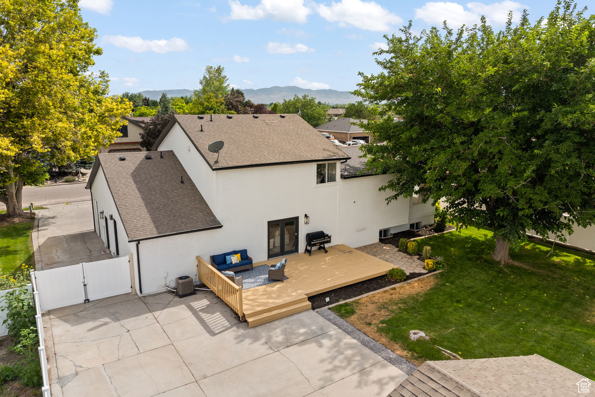 CLOVER RIDGE - Residential