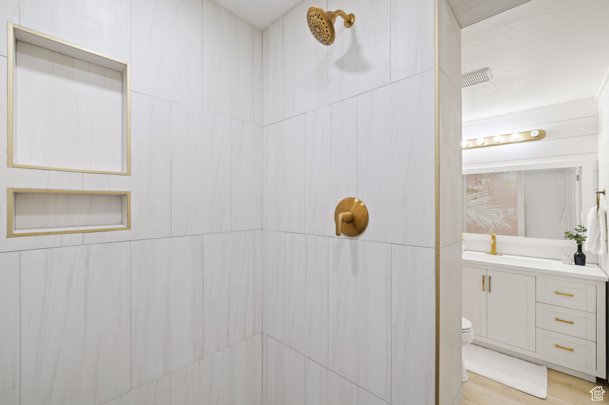 CLOVER RIDGE - Residential