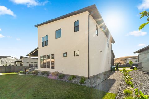 Tiny photo for 5488 N VALLEY VIEW RD, Lehi, UT 84048 (MLS # 2139633)