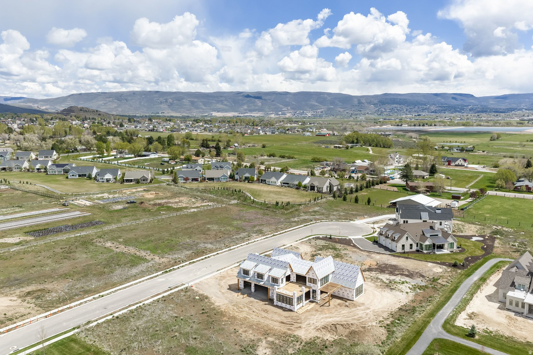 SADDLE CREEK - Residential