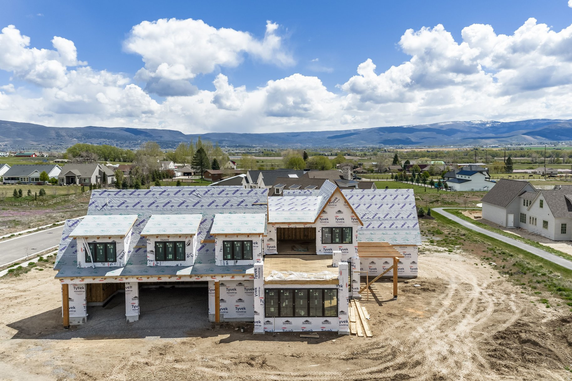 SADDLE CREEK - Residential