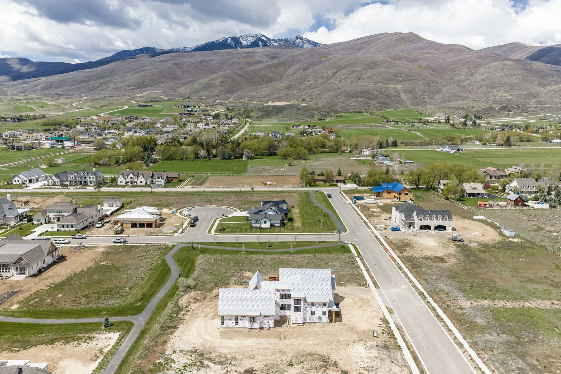 SADDLE CREEK - Residential