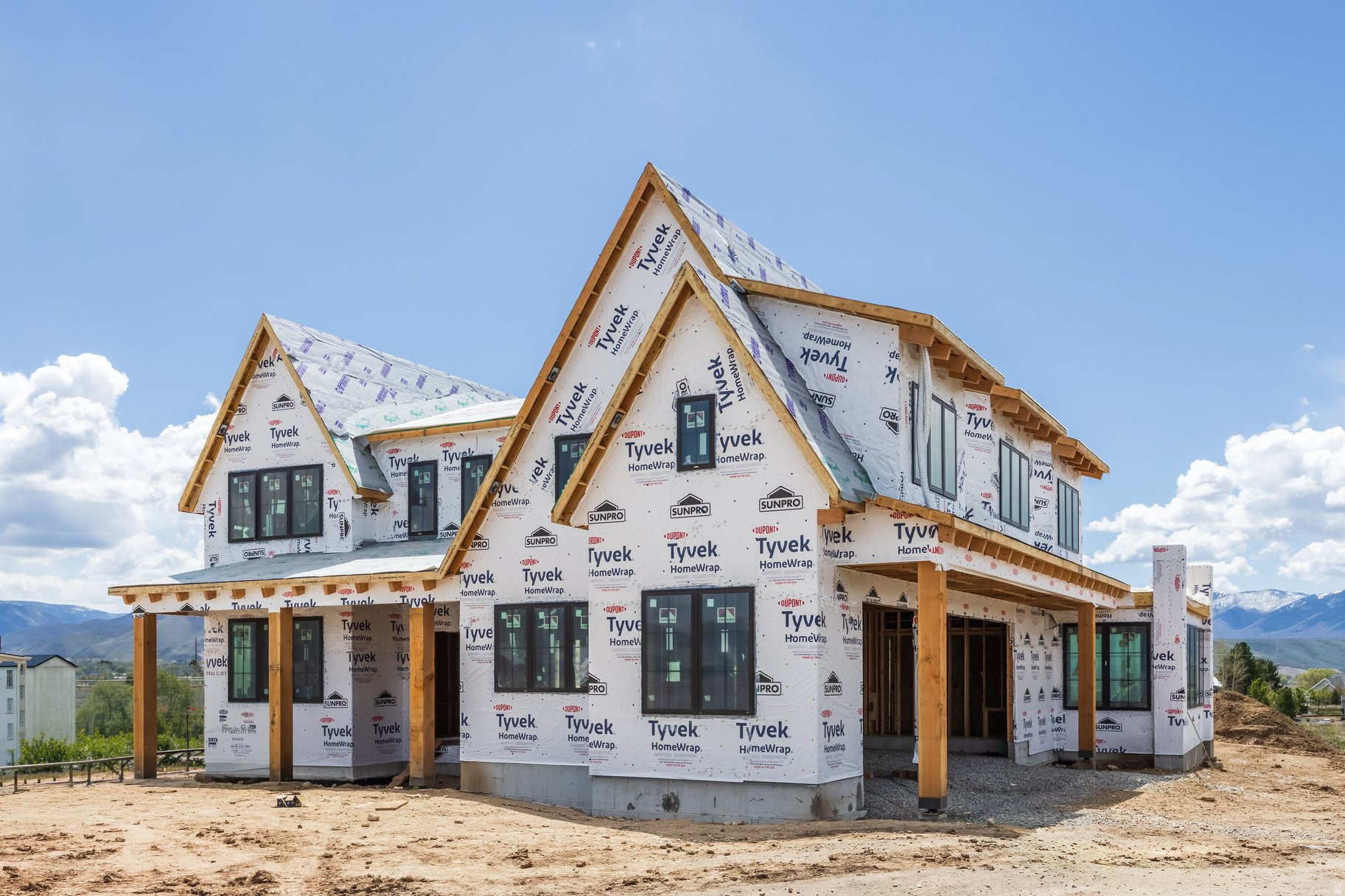 SADDLE CREEK - Residential