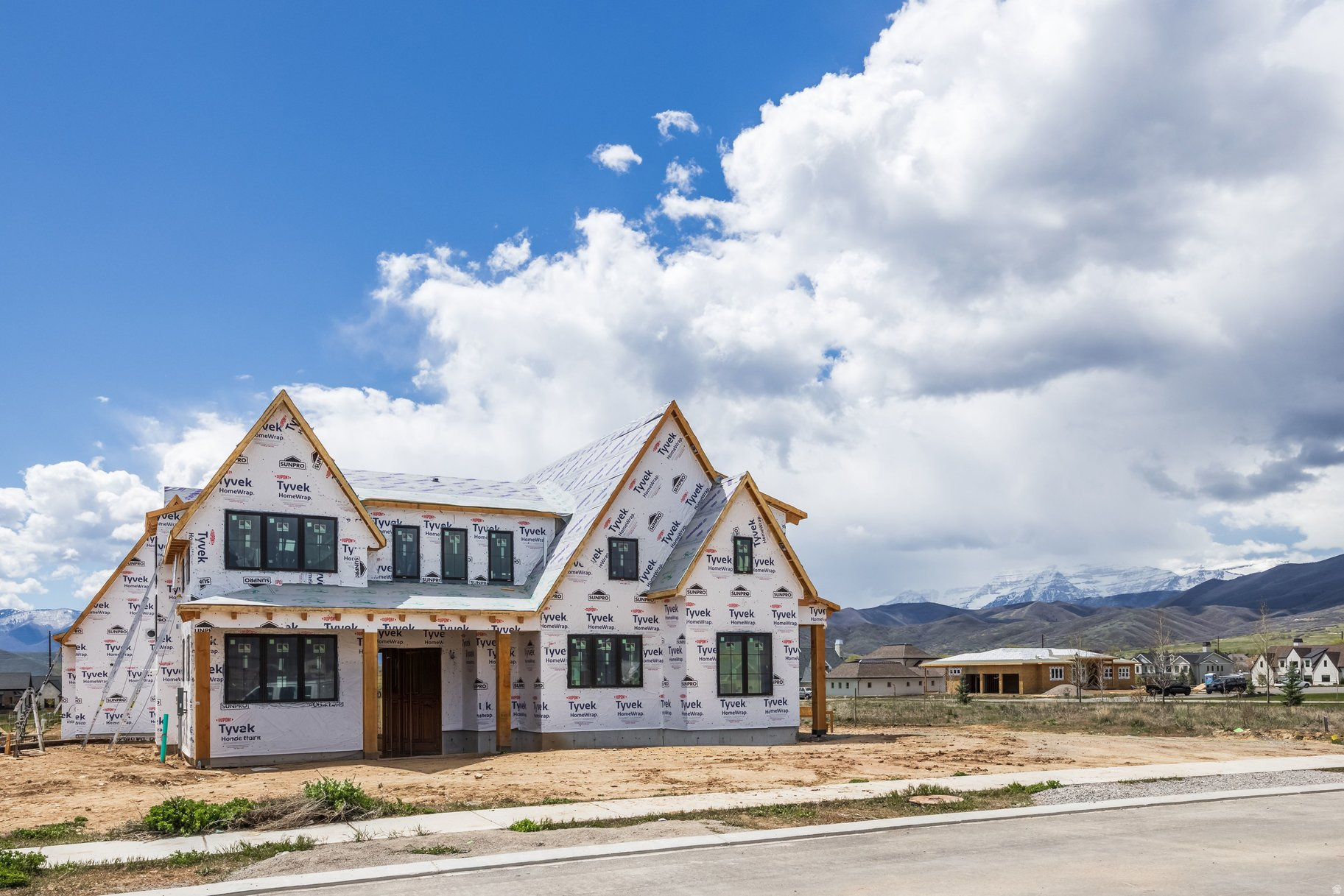 SADDLE CREEK - Residential